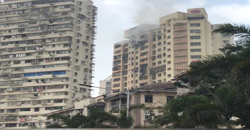 मुंबई में 20 मंजिला कमला बिल्डिंग में लगी आग, 2  लोगो की मौत, दमकल की गाड़ियां मौके पर मौजूद