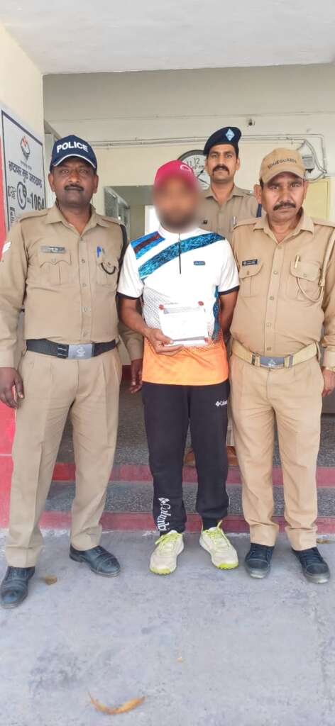 Nainital : सोशल मीडिया में तमंचे का प्रदर्शन पड़ा एक युवक को भारी, रामनगर पुलिस ने अवैध तमंचे के साथ की एक युवक की गिरफ्तारी