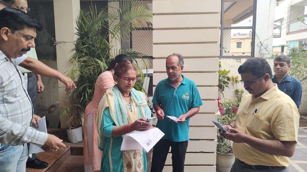 विशेष गहन पुनरीक्षण (SIR)-2026 के अंतर्गत गणना प्रपत्र वितरण कार्य का उच्चाधिकारियों द्वारा किया निरीक्षण